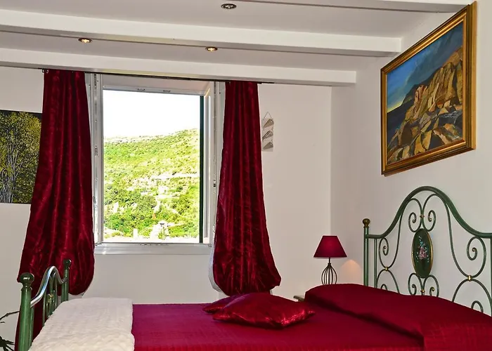 Torre Porta Marina לינה וארוחת בוקר 4*