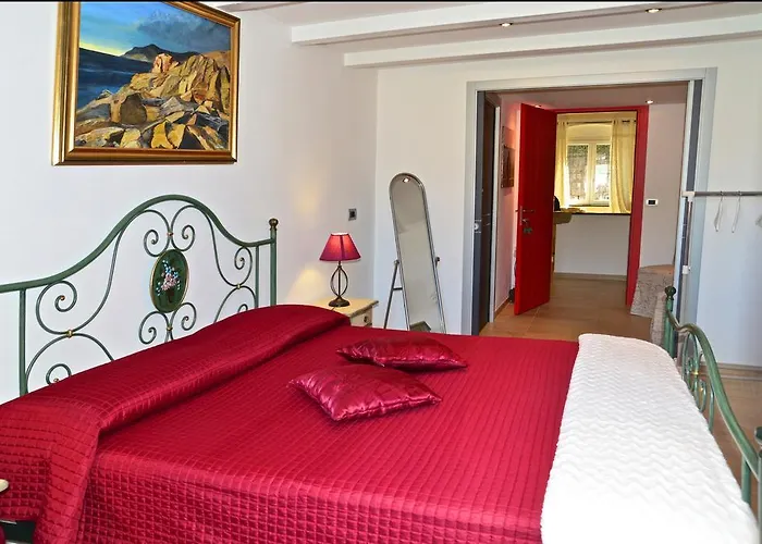 Torre Porta Marina לינה וארוחת בוקר 4*