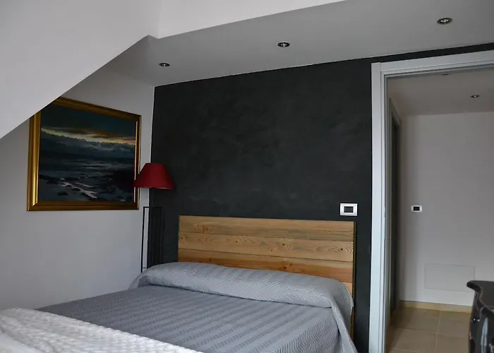 לינה וארוחת בוקר Torre Porta Marina 4*